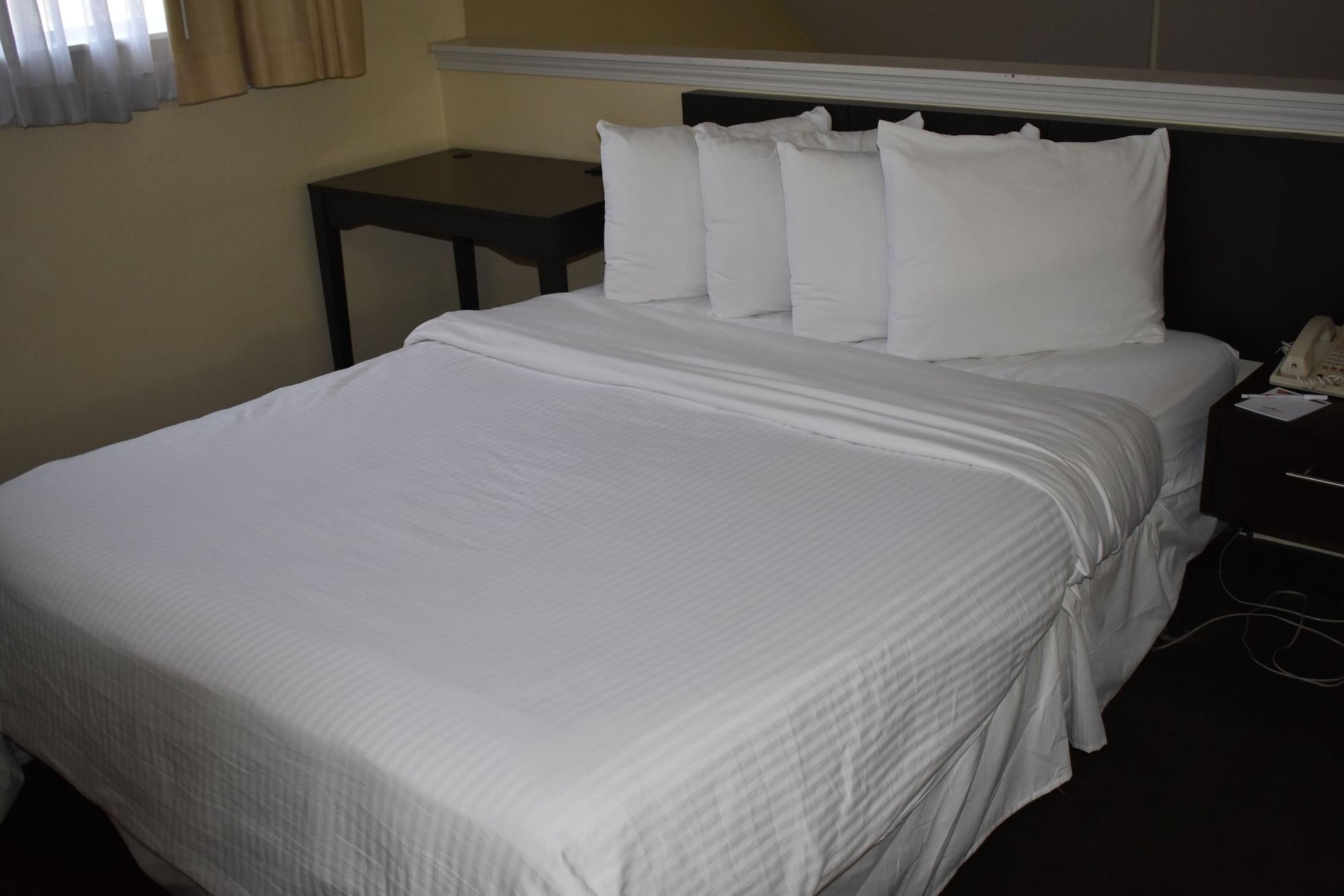 Hawthorn Dayton South Hotel