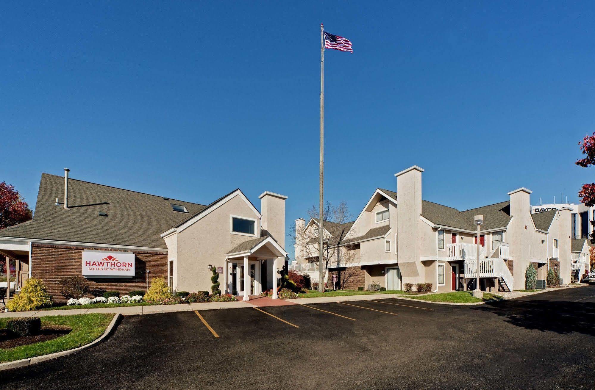 Hawthorn Dayton South Hotel 3*