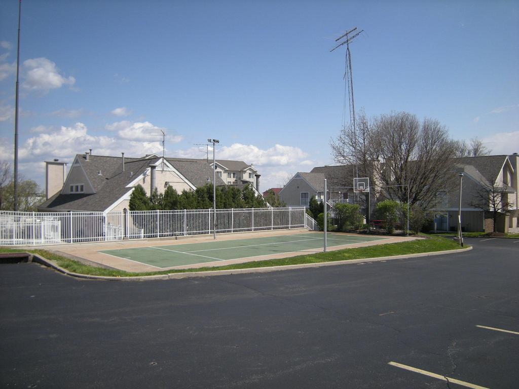Hawthorn Dayton South 3*